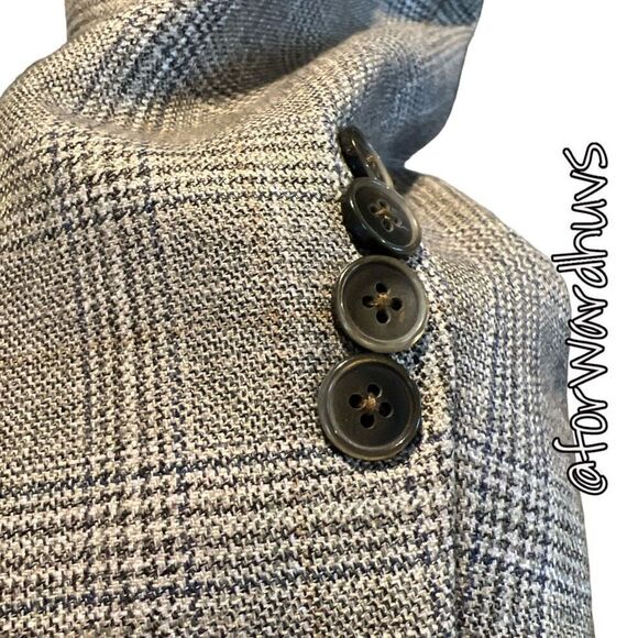 Cremieux Two Button Blazer - Size 46 Regular - Luxurious Bamboo Fabric - Picture 4 of 8